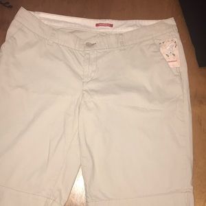 Brand new ~ Union Bay~khaki ~ Bermuda shorts